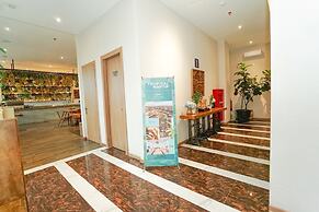 Deli Hotel