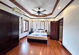 Y Not Lao Villa