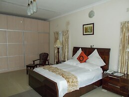 Waterfalls Hotel