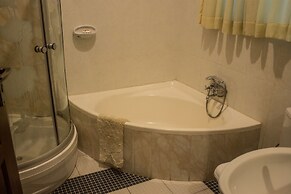 Waterfalls Hotel