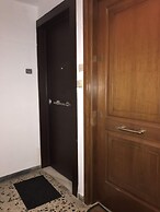 Renovated minimal aptm next to metro