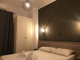 Renovated minimal aptm next to metro