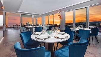 Hotel In Excelsis
