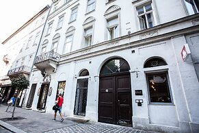 Luxury Central Apartment