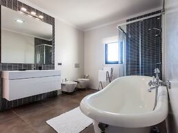 Pool House Marineta