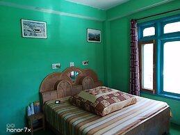 StayApart - Shruti Guest House