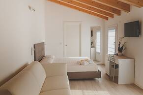Terra Ferma Rooms & More