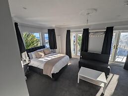 Fieldhead Hotel