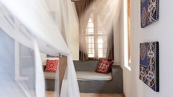 Raha Lodge