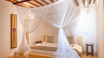 Raha Lodge