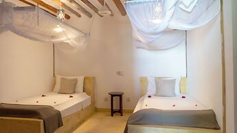 Raha Lodge