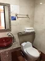 Hotel El Lago Inn