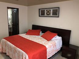 Hotel El Lago Inn