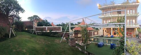 Oka's Guest House