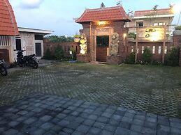 Oka's Guest House