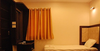 Le Emmaus Residency