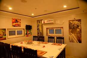 Le Emmaus Residency