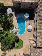 Curolla Petit Hotel
