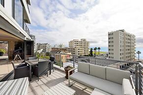 Bright and Stylish Beachfront Apartment