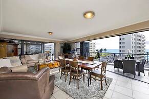 Bright and Stylish Beachfront Apartment
