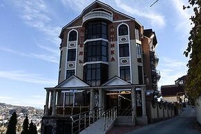 Antika Hotel