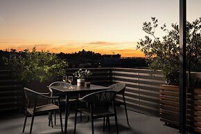 Urban Nest - Suites & Apartments