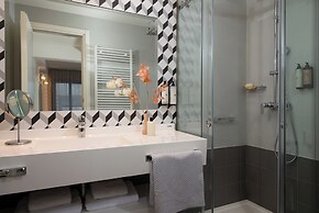 Urban Nest - Suites & Apartments