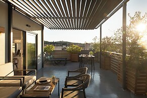 Urban Nest - Suites & Apartments