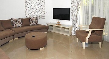 Villa Liya 3 by Elm