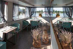 Marina Azzurra Resort
