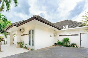 Villa Putih Berawa
