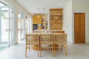Villa Putih Berawa