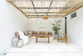 Villa Putih Berawa