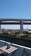 Quiet and Sunny central Lisbon apartment