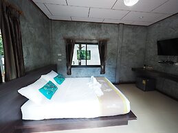 Baan Keree Thara Khiri Wong