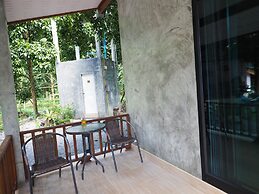 Baan Keree Thara Khiri Wong