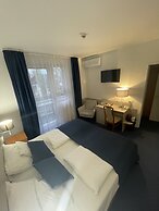 Zsanett Hotel