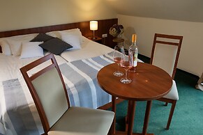 Zsanett Hotel