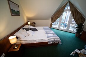 Zsanett Hotel