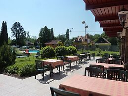 Zsanett Hotel