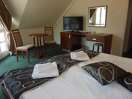 Zsanett Hotel