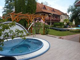 Zsanett Hotel