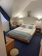 Zsanett Hotel