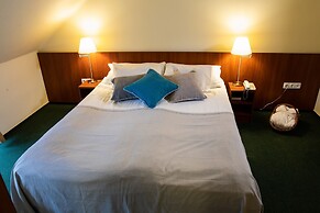 Zsanett Hotel