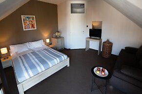 Zsanett Hotel