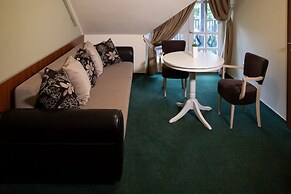 Zsanett Hotel