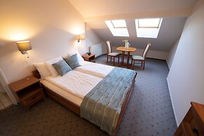 Zsanett Hotel