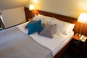 Zsanett Hotel