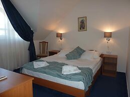 Zsanett Hotel