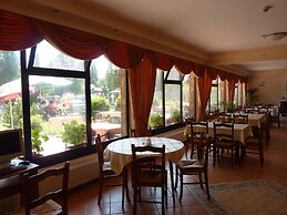 Zsanett Hotel